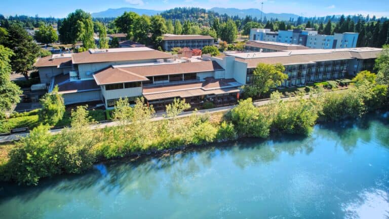 Valley River Inn, Eugene